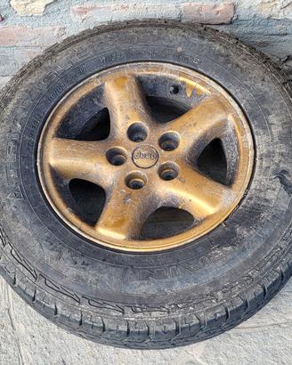 4 ruote usate  Jeep + 1 ruota di scorta nuova
