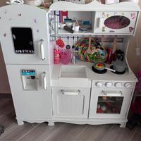 Cucina giocattolo in legno