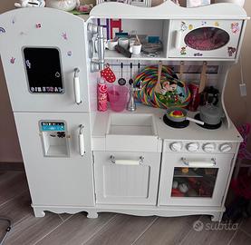 Cucina giocattolo in legno