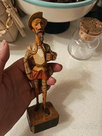 statuetta in legno intagliato a mano 