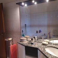 Mobile bagno angolare con lavabo ad incasso