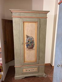 Armadio artigianale dipinto a mano legno massello