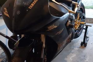 Moto yamaha r1 2004