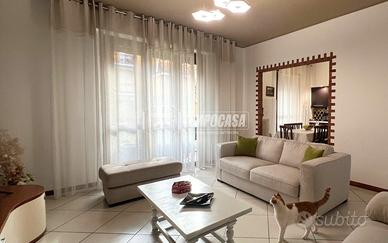 AMPIO TRILOCALE CON DUE BAGNI - CANTINA E BOX