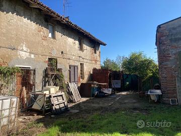 Rustica Cascina con terreno adiacente