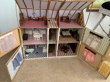 Casa delle bambole in legno