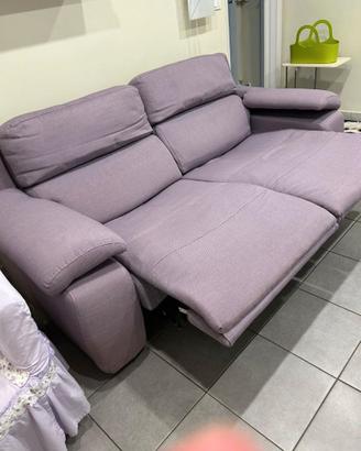 Salotto con alzata piedi