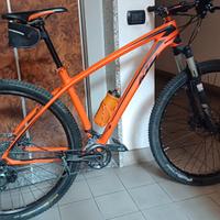MTB KTM 29" carbonio hard tail del 2017.Bicorona.