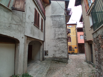 Casa di cortile parzialmente da ristrutturare