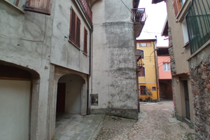 Casa di cortile parzialmente da ristrutturare