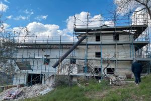 Casolare +terreno.