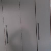 Letto singolo e armadio