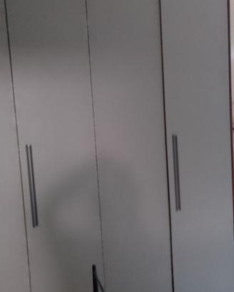 Letto singolo e armadio