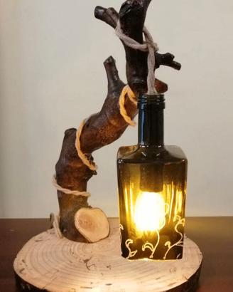 Lampada artigianale in legno e vetro stile rustico