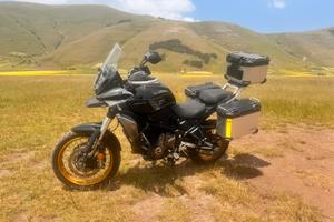 Qj motor 700 del 2025  tris di valige solo 680 km