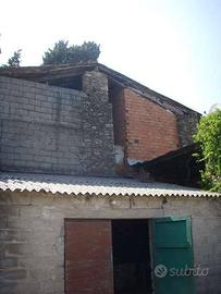 Rustico / Casale di 87 m² con 3 locali e posto aut
