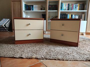 Coppia di comodini in legno 