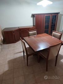 mobili sala con tavolo e sedie