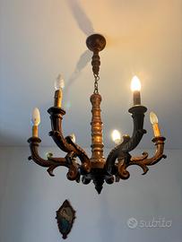Lampadario in legno intagliato vintage