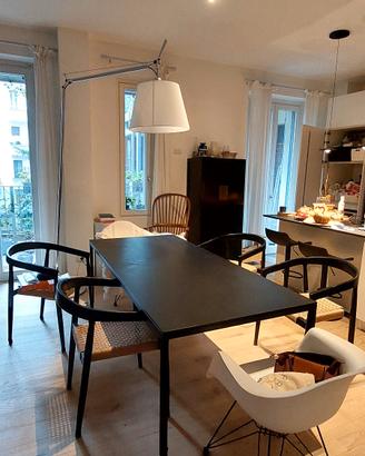 Tavolo da pranzo rovere nero+2 sedie bianche 