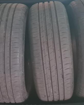 215 55 R17 94V GoodyearEfficient Grip Performance