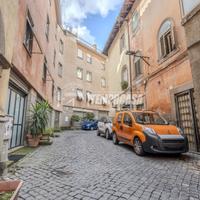 LOCALE COMMERCIALE IN ZONA CENTRALISSIMA CON POSSI