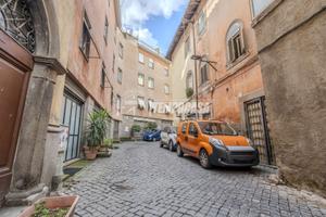 LOCALE COMMERCIALE IN ZONA CENTRALISSIMA CON POSSI