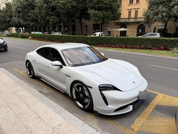 Porsche Taycan turbo 2022