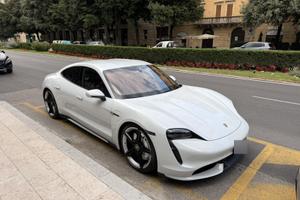 Porsche Taycan turbo 2022