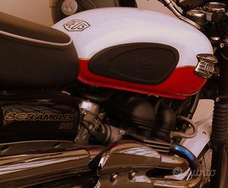 Triumph Scrambler 900 del 2007 a carburatori