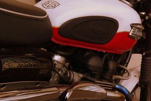 Triumph Scrambler 900 del 2007 a carburatori