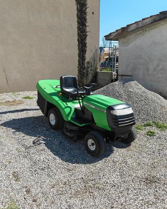 trattorino tagliaerba con cesto molto capiente