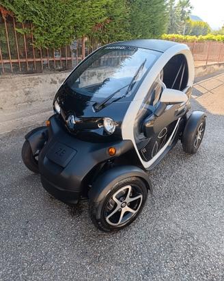Renault twizy 80 Momo design ( patente A1)