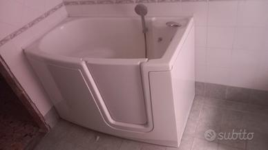 Vasca da bagno con porta laterale 