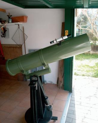 telescopio astronomico tipo newtoniano