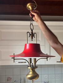 Lampadario antico oro e rosso in ottone