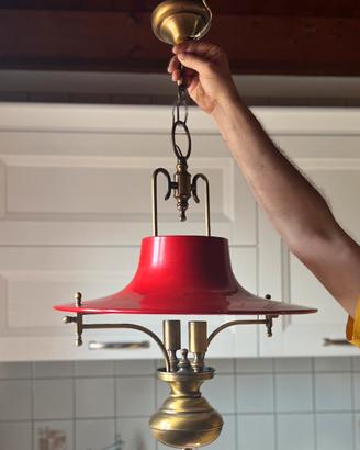 Lampadario antico oro e rosso in ottone