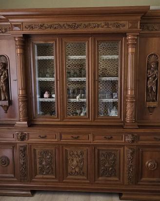 Maestosa Credenza Intagliata, Artigianato Italiano