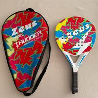 Racchetta di padel con il suo borsone