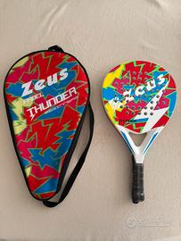 Racchetta di padel con il suo borsone