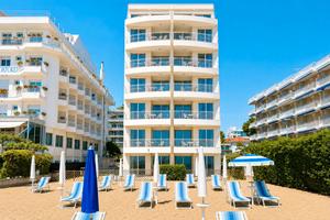 Fronte mare piano terra spiaggia privata