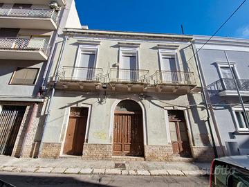 Vende intero stabile via Gallipoli