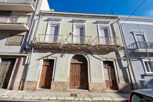 Vende intero stabile via Gallipoli