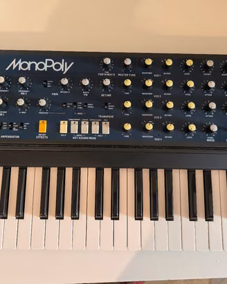 Behringer Monopoly 