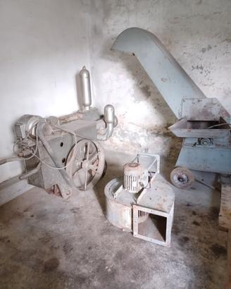 Pompa da vino e deraspatrice antiche