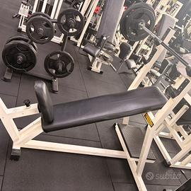 Panche piane e panca inclinata technogym