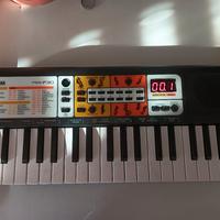 Tastiera e custodia ragazzo