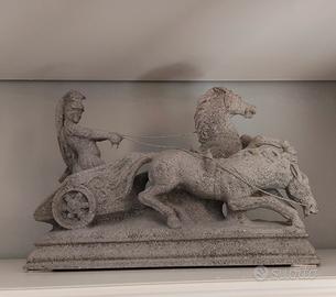 Statua bianca levriero