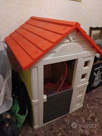 casetta di plastica da bambino 