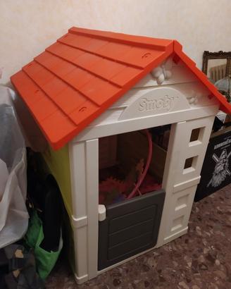 casetta di plastica da bambino 